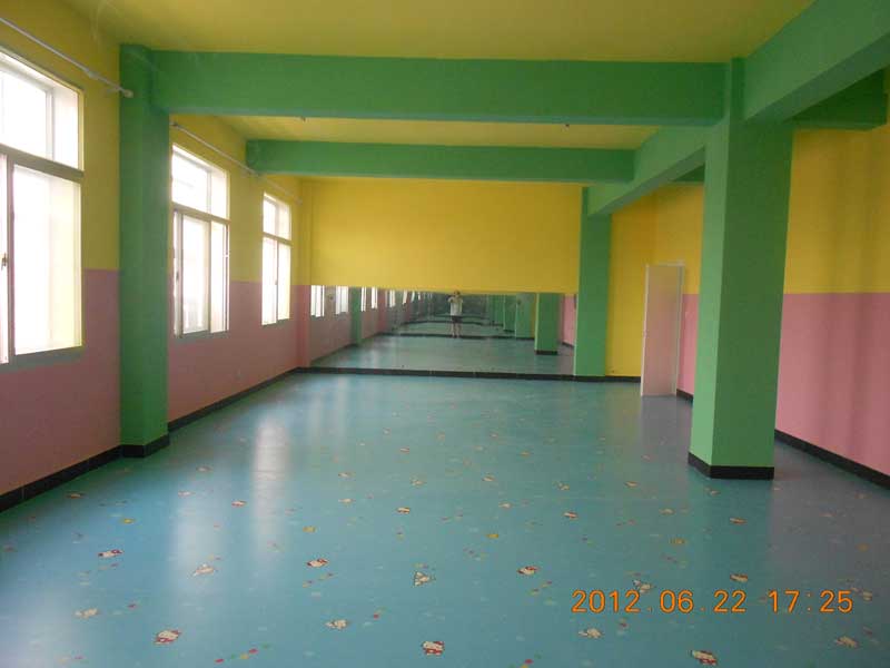 幼兒園室內草莓视频APP色版的環保問題