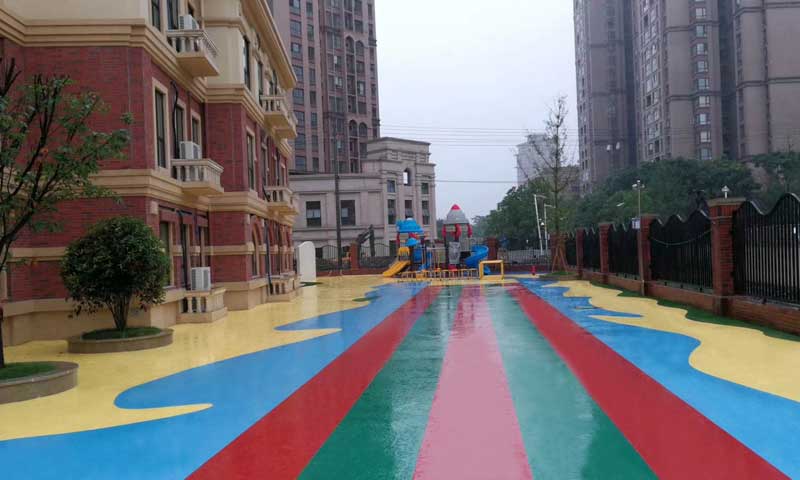 細分幼兒園塑膠地麵市場，找尋更多機會