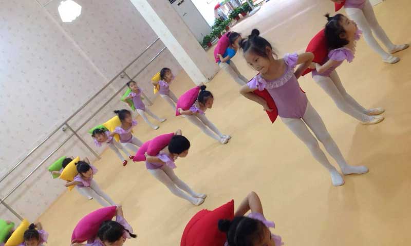 湖北潛江雅韻舞社舞蹈室草莓视频APP色版 湖北潛江雅韻舞社舞蹈室草莓视频APP色版